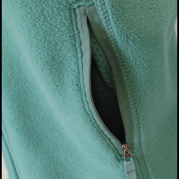 SOLD. Patagonia vest NWT Medium - Picture 3 of 8